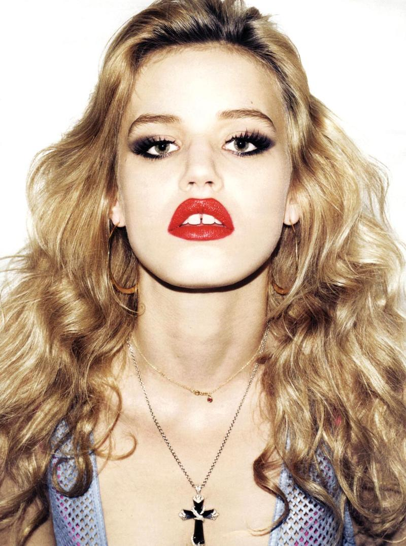 Illustration for article titled The Terrible Rise Of The Lara Stone Lookalikes